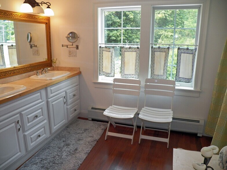 More Photos Of 146 Calef Hwy, Barrington Flex For Sale