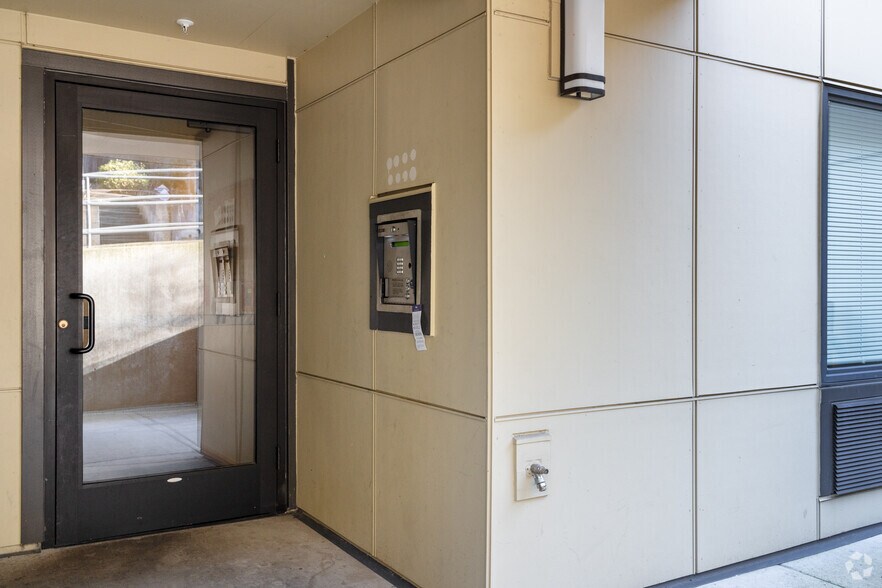 More Photos Of 2926 SW 4th Ave, Portland Apartments For Sale