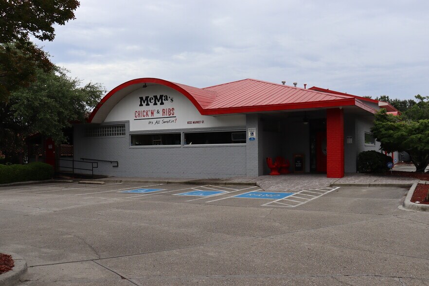 More Photos Of 8232 Market St, Wilmington Freestanding For Sale