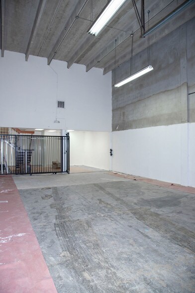 More Photos Of 7311-7323 NW 12th St, Miami Light Distribution For Lease