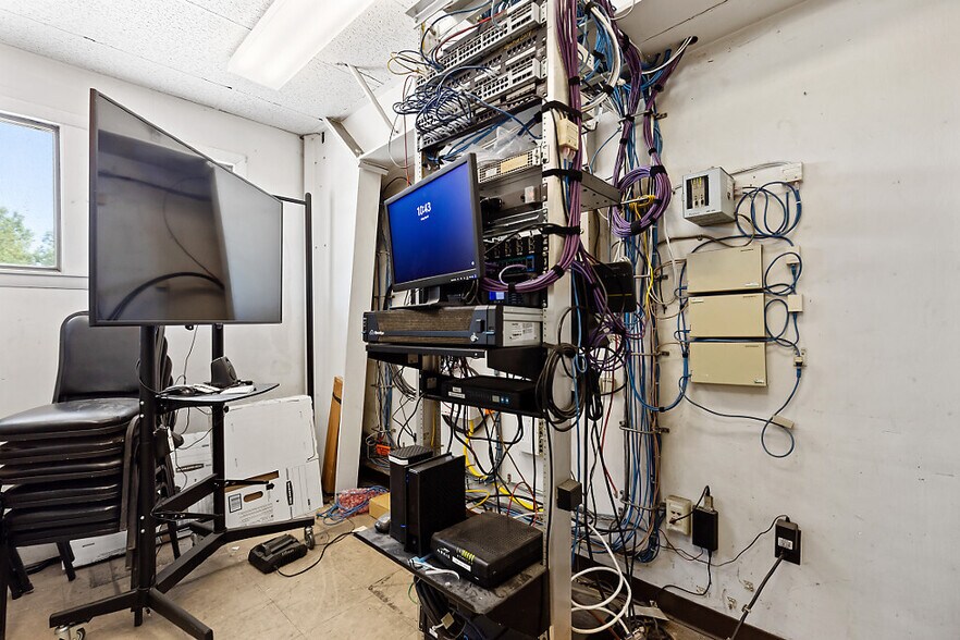 More Photos Of 122 Lyons Rd, Sidney Industrial For Sale