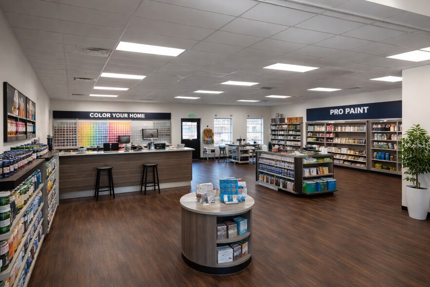 More Photos Of 1551 Chambers Rd, Aurora Freestanding For Lease