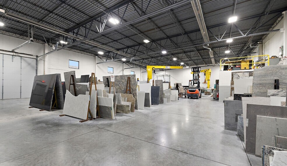 More Photos Of 42628 Executive Dr, Harrison Township Warehouse For Lease