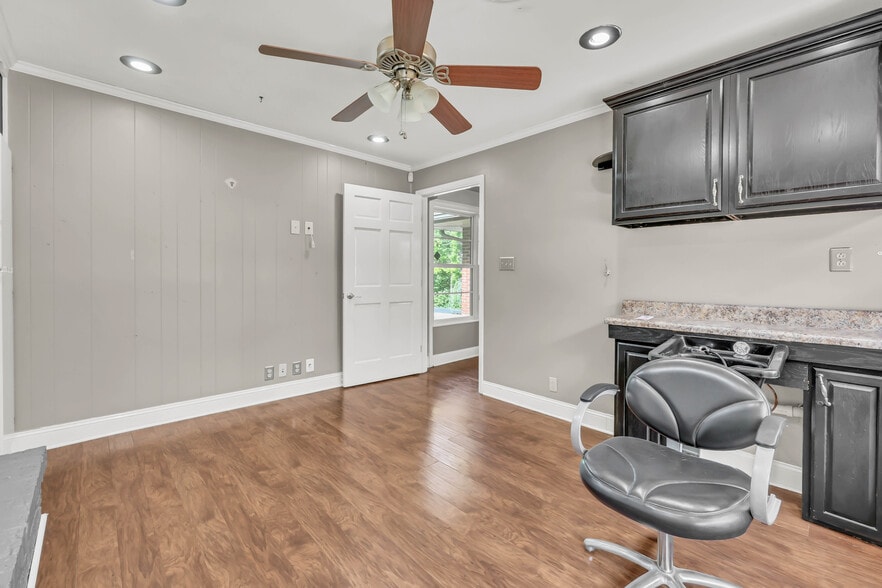 More Photos Of 1543 Madison St, Clarksville Specialty For Sale