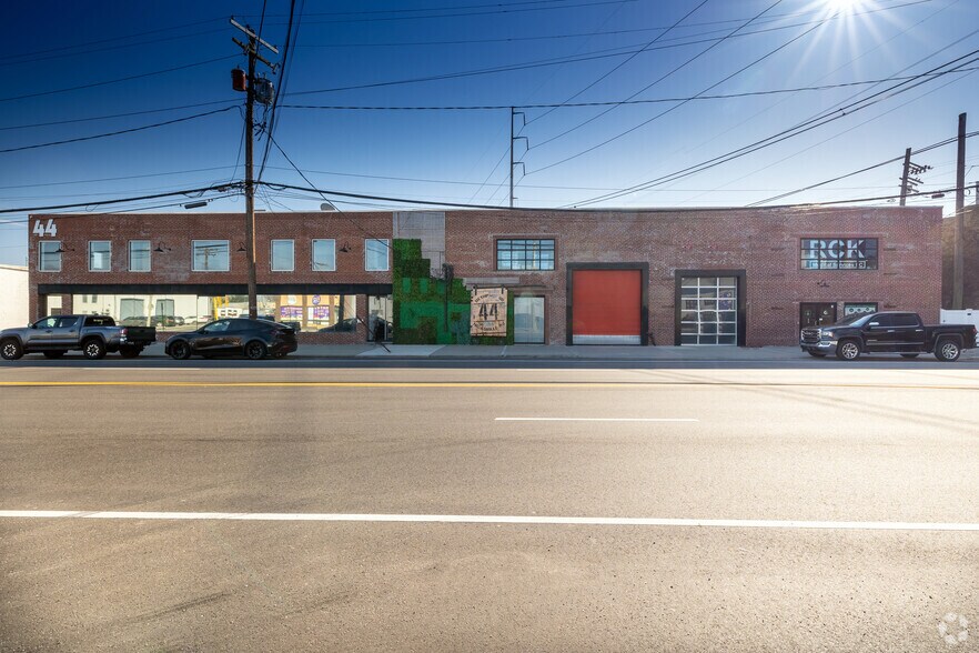 Primary Photo Of 44 Bethpage Rd, Hicksville Showroom For Lease