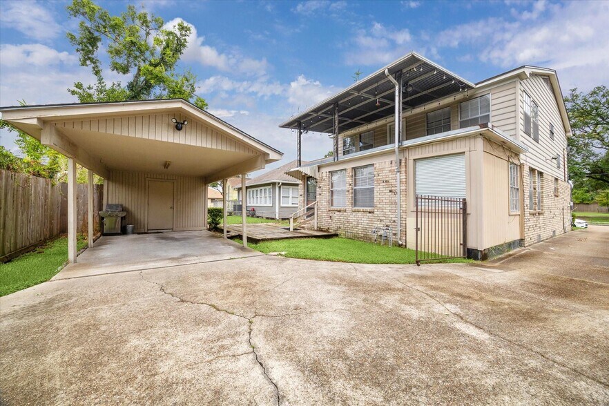 More Photos Of 510 E Main St, Humble Office For Sale