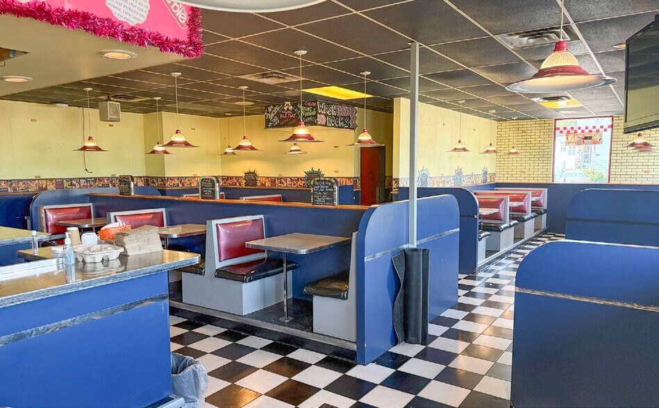 More Photos Of 144 Hartzel Rd, St Catharines Restaurant For Sale