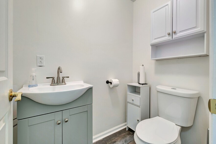 More Photos Of 211 Donelson Pike, Nashville Office For Sale