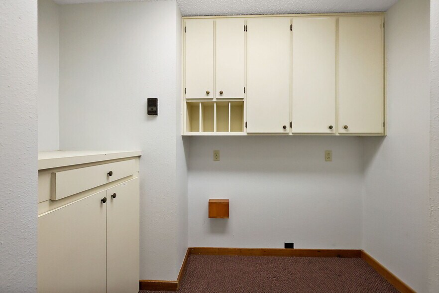 More Photos Of 708 Lee St, Leesburg Office For Sale