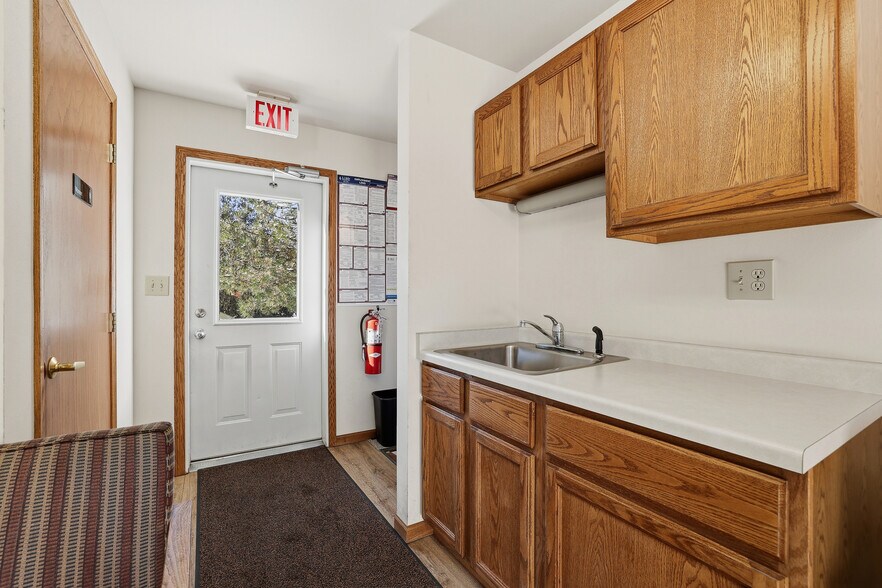 More Photos Of 5500 Prairie Dr, Plover Flex For Sale