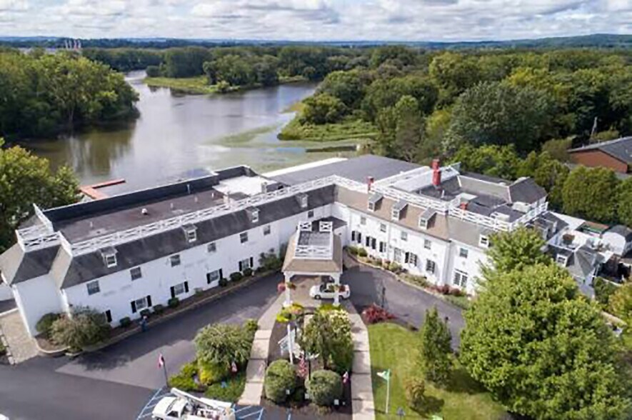 Primary Photo Of 1 Glen Ave, Scotia Hotel For Sale