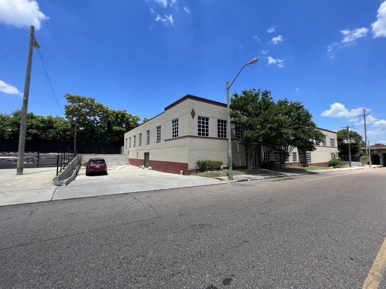 Primary Photo Of 777 S Main St, Memphis Industrial For Sale