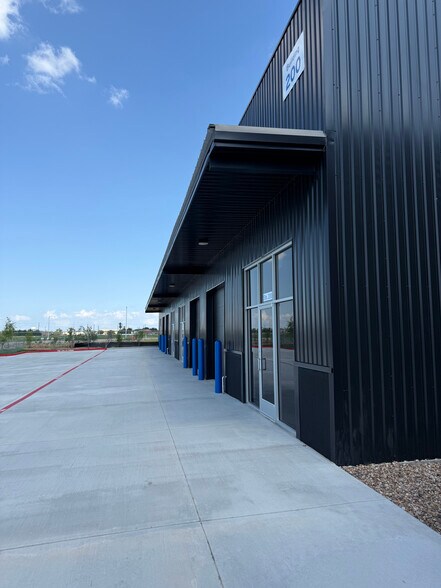 More Photos Of 1100 E Whitewing Ave, McAllen Light Distribution For Lease