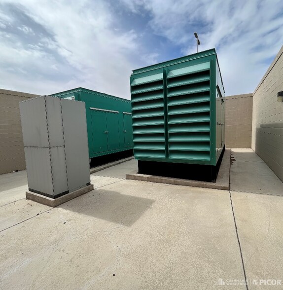 More Photos Of 2700 E Commerce Center Pl, Tucson Research And Development For Lease
