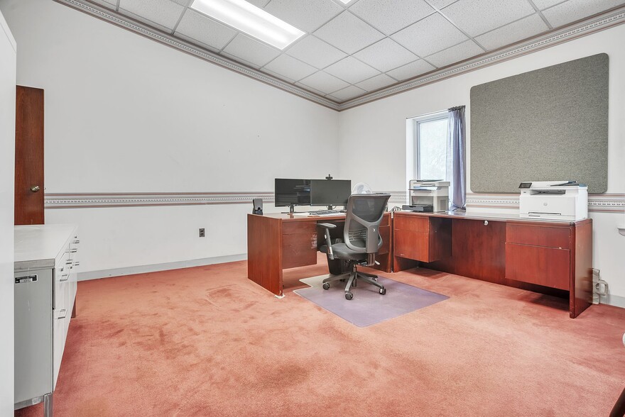 More Photos Of 4609 Pinecrest Office Park Dr, Alexandria Medical For Sale