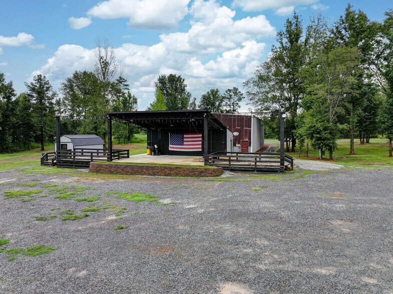 More Photos Of 354 Bulldog Rd, Altoona Flex For Sale