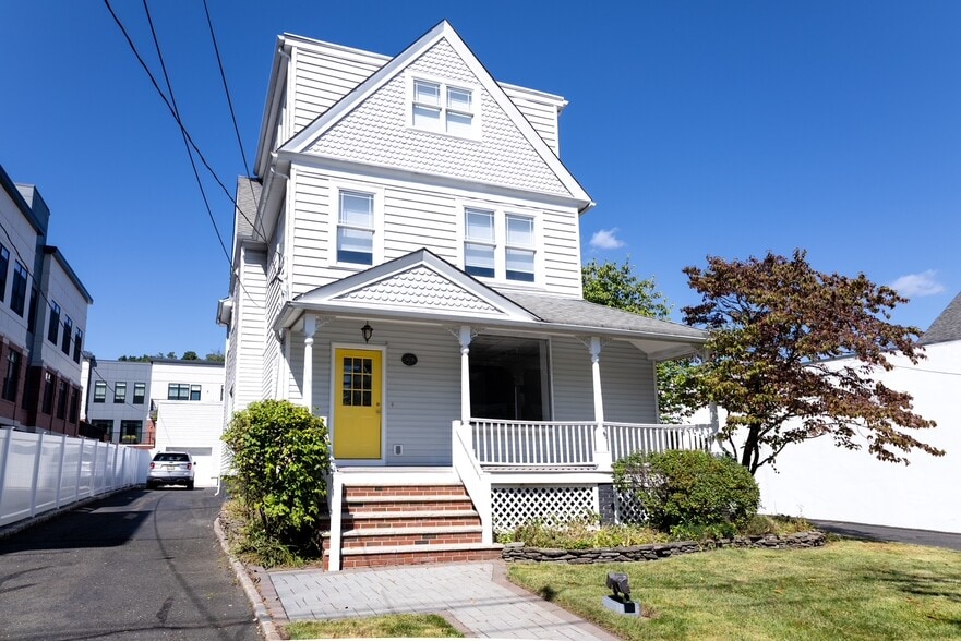 Primary Photo Of 393 Millburn Ave, Millburn Office Residential For Lease