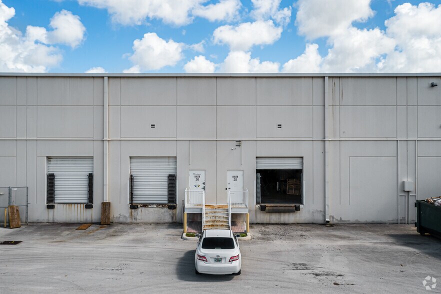 More Photos Of 2501 NW 34th Pl, Pompano Beach Warehouse For Lease