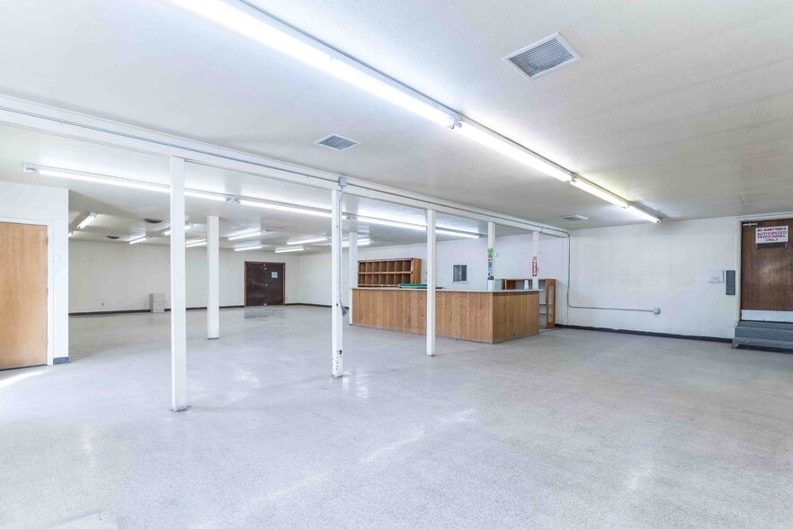 More Photos Of 7212 E Main St, Farmington Warehouse For Sale