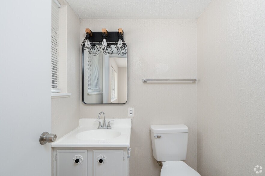 More Photos Of 400 N Oakland Ave, Carbondale Apartments For Sale
