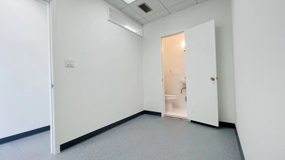 More Photos Of 198-200 Canal St, New York Medical For Sale