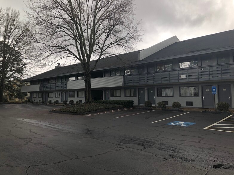 More Photos Of 2471 Old National Pky, College Park Hotel For Sale