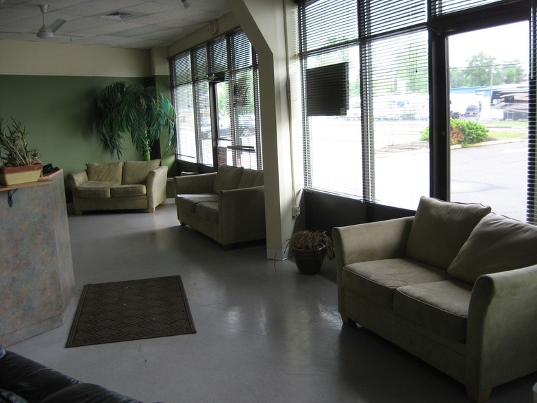 More Photos Of 1173 Queen St, Southington Freestanding For Sale