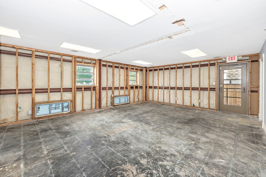 More Photos Of 329 E 2nd St, Frederick Warehouse For Lease