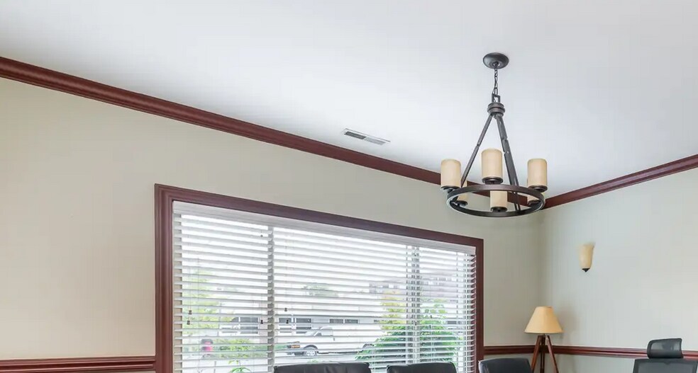 More Photos Of 618 E Court Ave, Jeffersonville Office For Lease