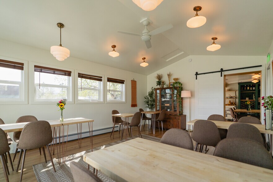 More Photos Of 927 S Cobb St, Palmer Restaurant For Sale