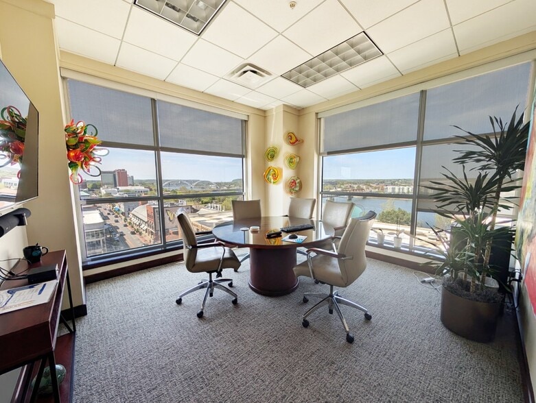 More Photos Of 521 President Clinton Ave, Little Rock Office Residential For Sale