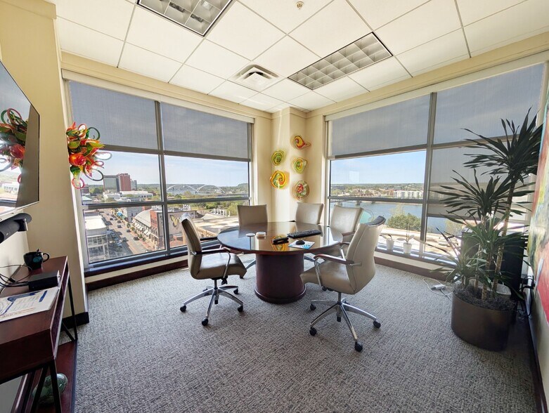 More Photos Of 521 President Clinton Ave, Little Rock Office Residential For Sale