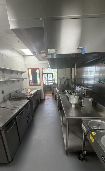 More Photos Of 210-236 N Radnor Chester Rd, Radnor Restaurant For Lease