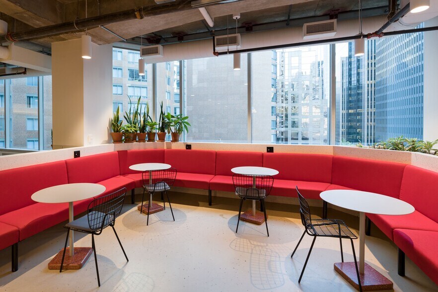 More Photos Of 1 University Ave, Toronto Coworking Space
