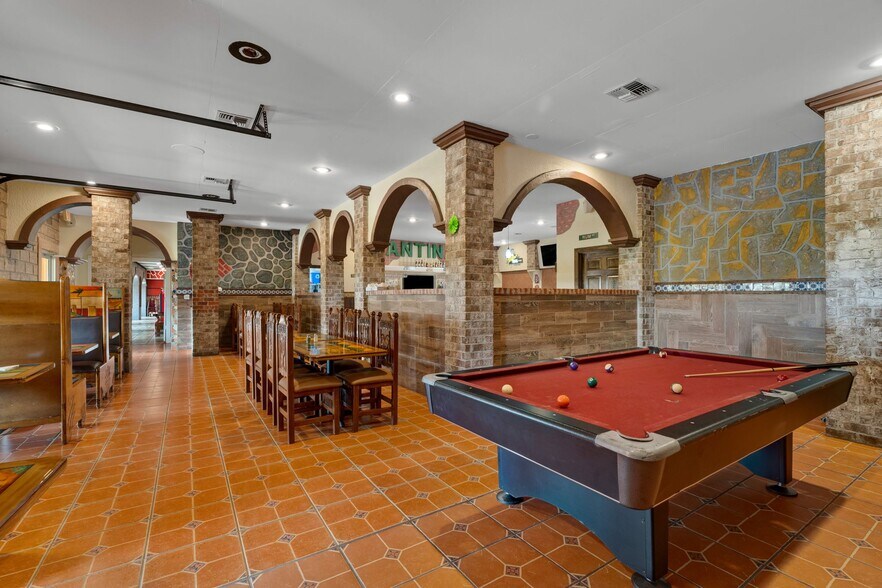 More Photos Of 929 US-98, Columbia Restaurant For Sale