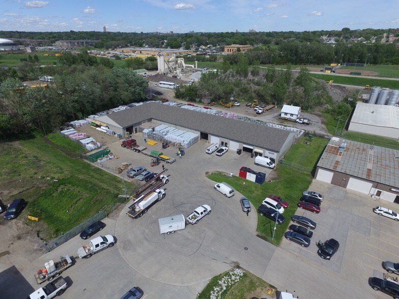 More Photos Of 3215 S 66th Ave, Omaha Warehouse For Lease