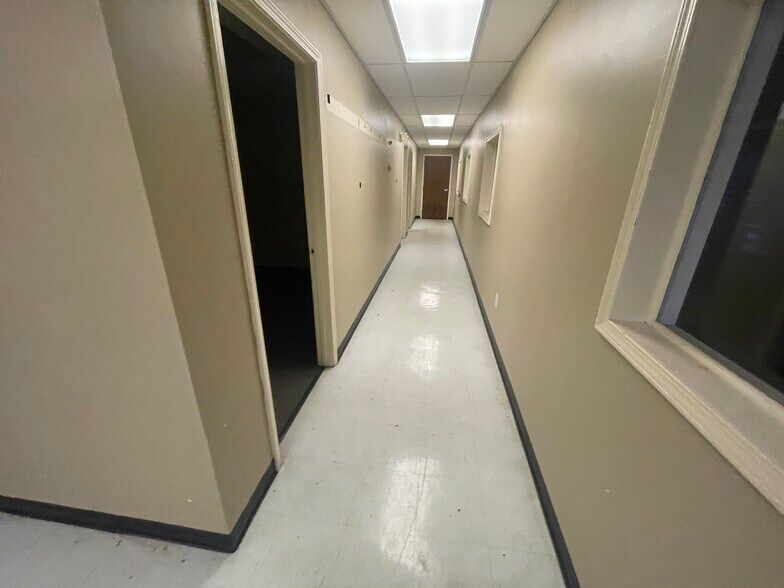 More Photos Of 109 E Hardin St, Greeneville Flex For Sale