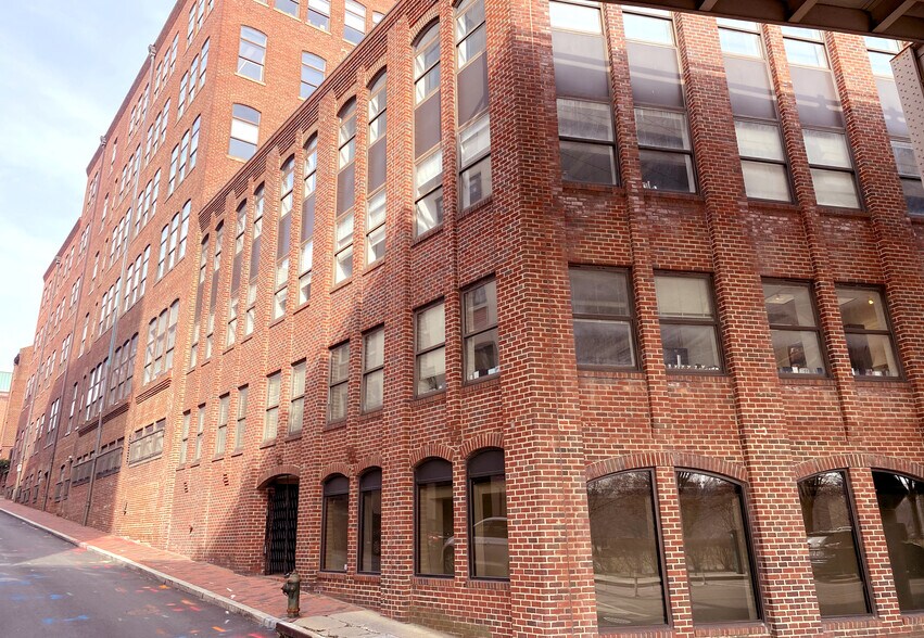 More Photos Of 3299 K St NW, Washington Office For Lease