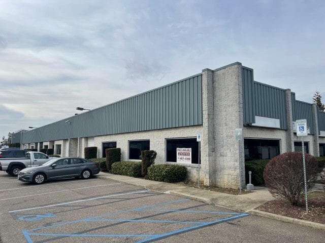 More Photos Of 1580 Lakeland Ave, Bohemia Warehouse For Lease