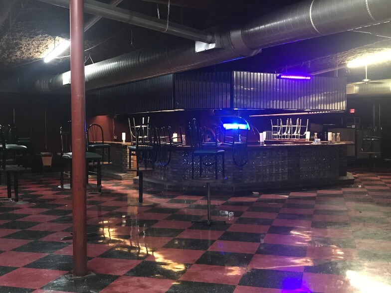 More Photos Of 108 W Birch St, Russellville Freestanding For Sale