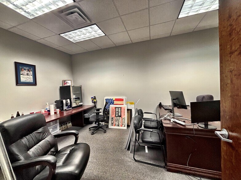 More Photos Of 6400 Peake Rd, Macon-Bibb Office For Sale