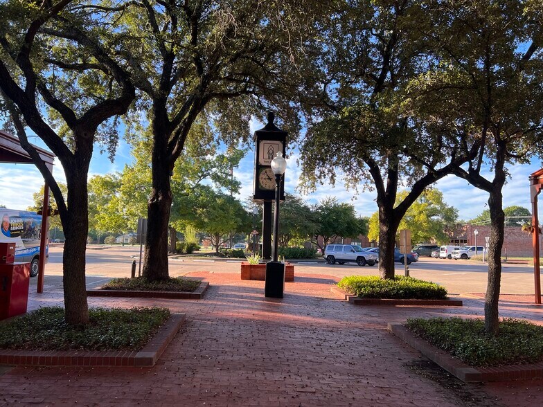 More Photos Of 189 Historic Town Sq, Lancaster Medical For Sale