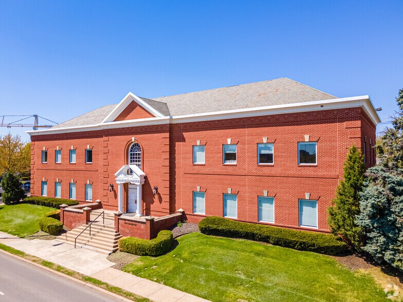 More Photos Of 4310 Madison Ave, Kansas City Office For Sale