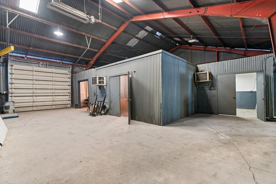 More Photos Of 3314 Carr St, Houston Manufacturing For Sale