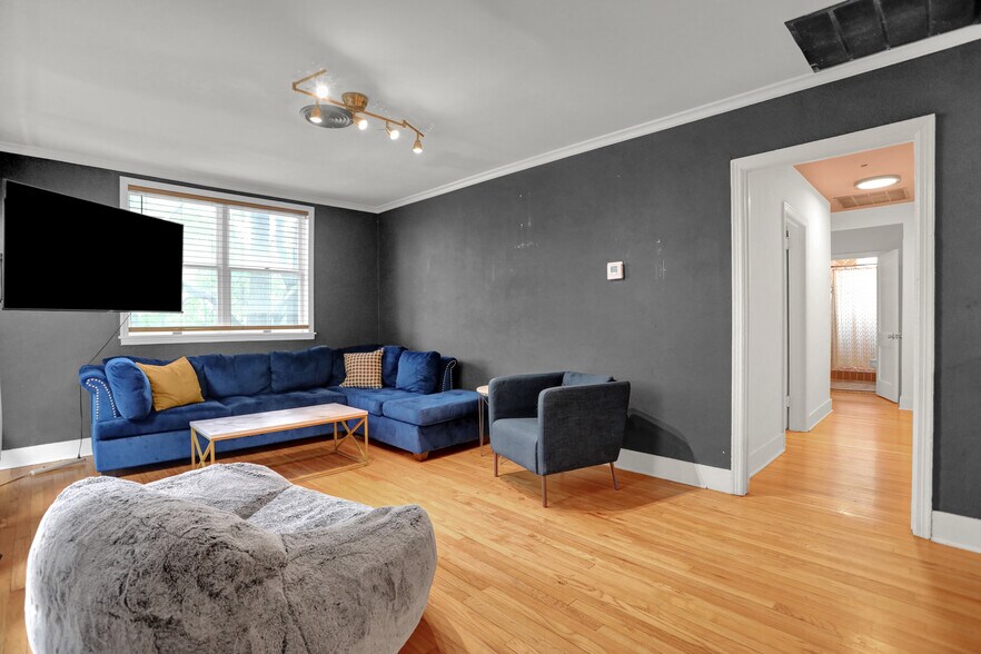 More Photos Of 2258 Young Ave, Memphis Loft Creative Space For Sale