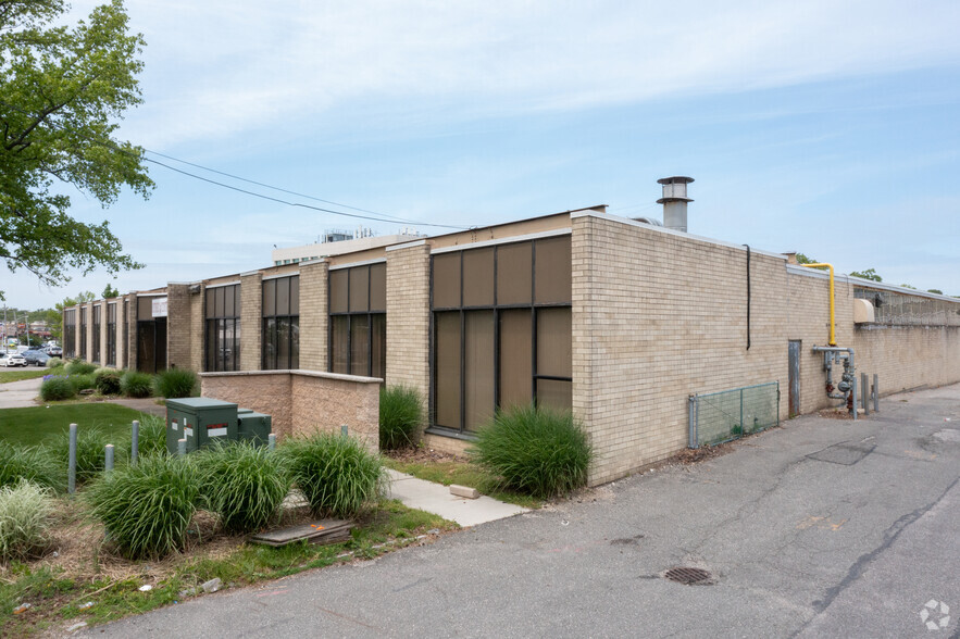 Primary Photo Of 650 Cantiague Rock Rd, Jericho Warehouse For Lease