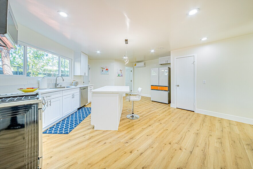 More Photos Of 5633 La Mirada Ave, Los Angeles Apartments For Sale