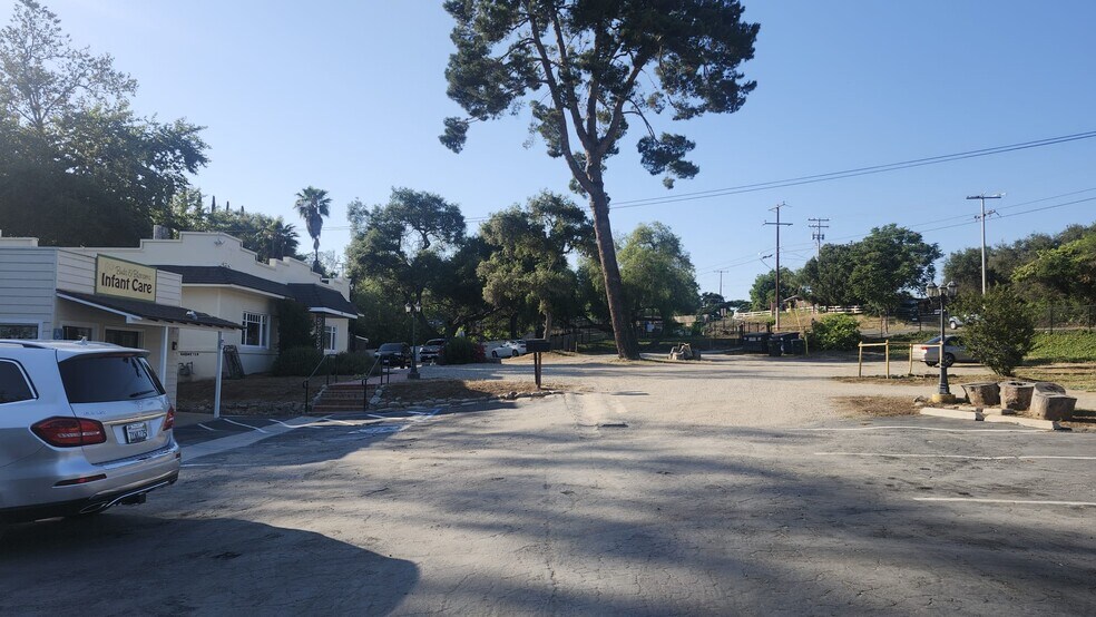 More Photos Of 2809 S Mission Rd, Fallbrook Freestanding For Lease