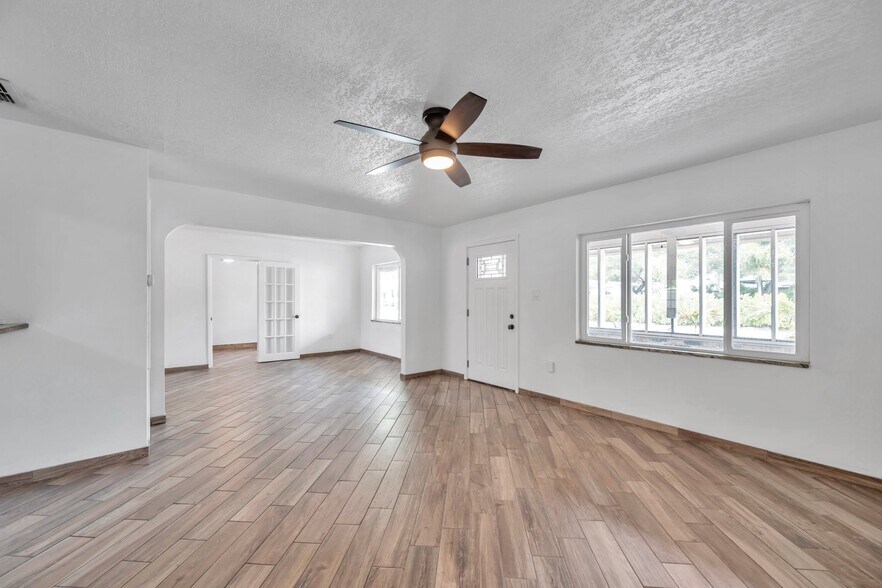 More Photos Of 125 5th Ave N, Safety Harbor Storefront Retail Office For Lease
