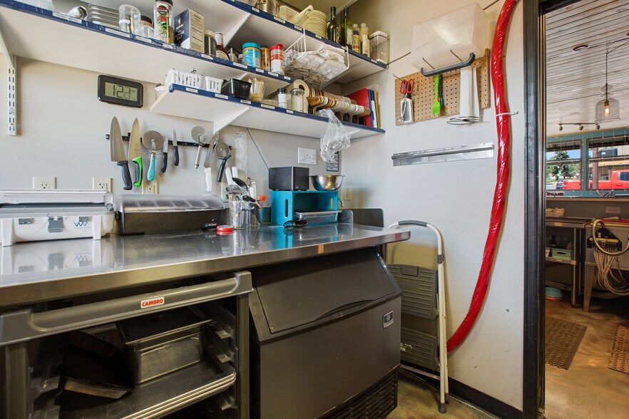 More Photos Of 121 W Midland Ave, Woodland Park Restaurant For Sale